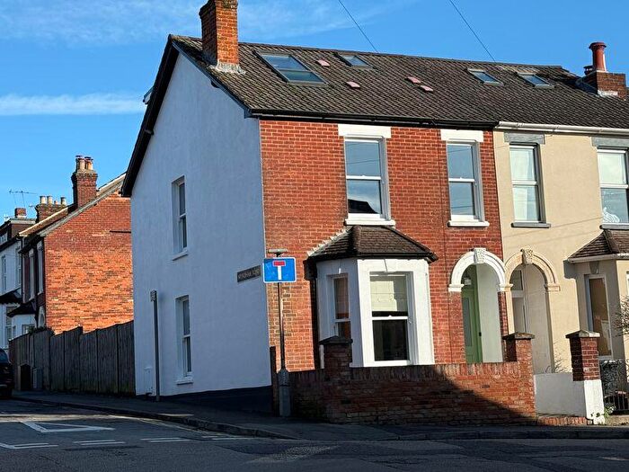 4 Bedroom End Of Terrace House For Sale In Queens Road, Salisbury *** Parking ***, SP1