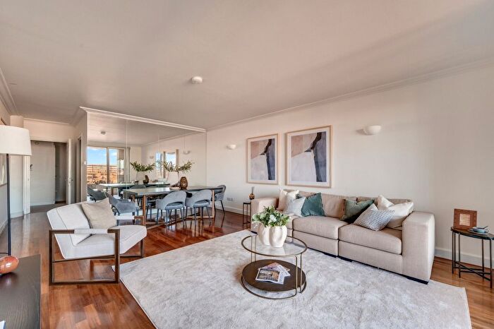 3 Bedroom Flat To Rent In Cromwell Road, SW7