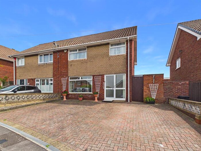 3 Bedroom Semi-Detached House For Sale In Brockhurst Gardens, Kingswood, Bristol, BS15