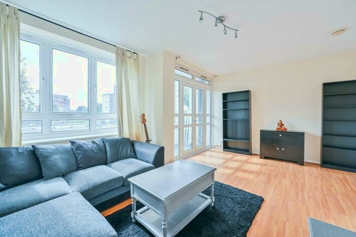 2 Bedroom Flat To Rent In Linsey Street, Bermondsey, London, SE16