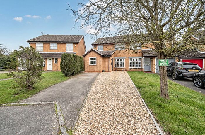 4 Bedroom Semi-Detached House For Sale In Vickers Close, Woodley, Reading, Berkshire, RG5