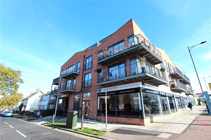 2 Bedroom Apartment For Sale In London Road, Leigh-on-Sea, Essex, SS9