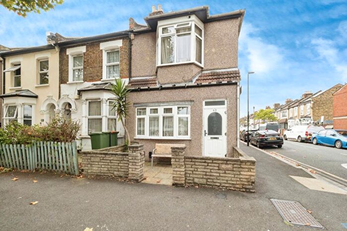 3 Bedroom End Of Terrace House For Sale In New City Road, Plaistow, London, E13