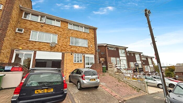 Studio To Rent In Bramble Croft, Erith, DA8