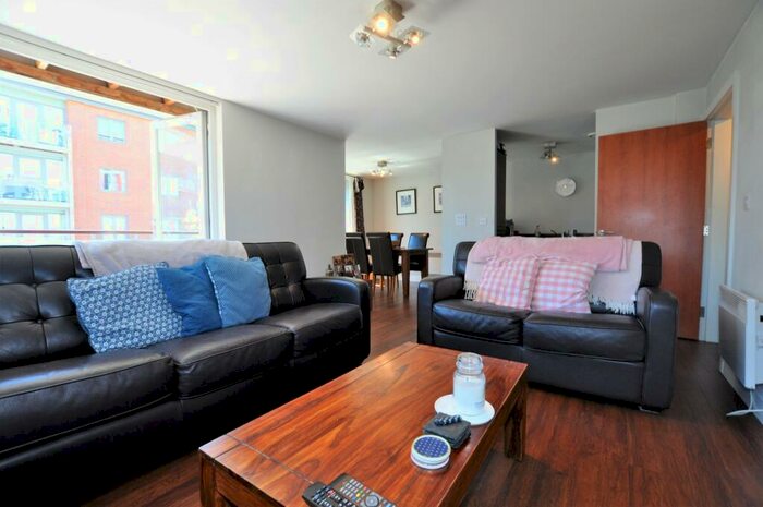 2 Bedroom Apartment To Rent In Colombo Square, Worsdell Drive, Gateshead, NE8