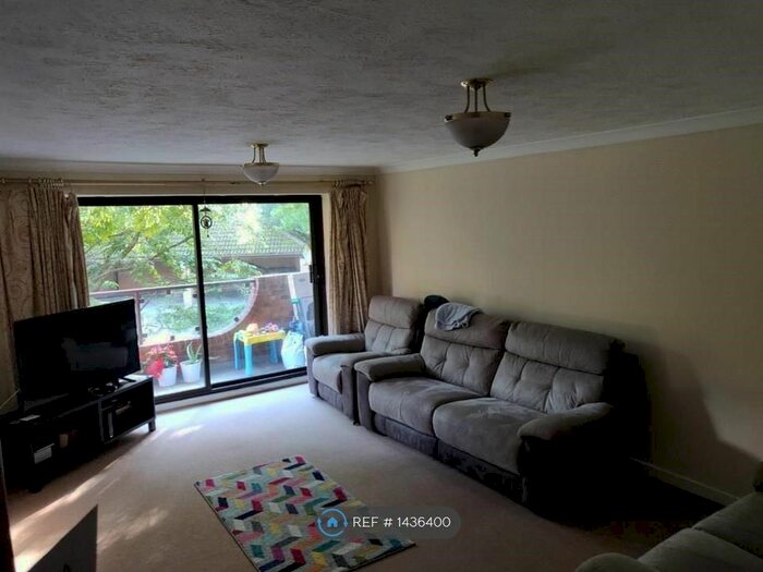 2 Bedroom Flat To Rent In Campion Close, Croydon, CR0