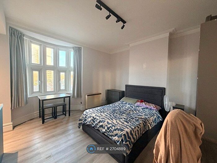 Studio To Rent In High Street, London, W3