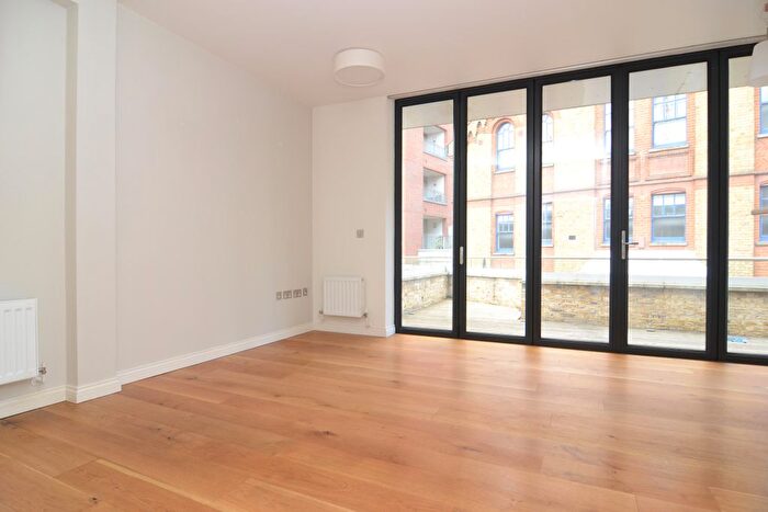 2 Bedroom Flat To Rent In Chapel Yard, Wandsworth, SW18