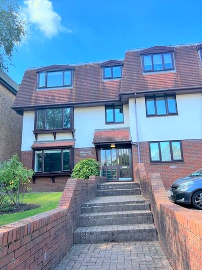 1 Bedroom Flat To Rent In Flat Willowside Court, Waverley Road, Enfield, EN2