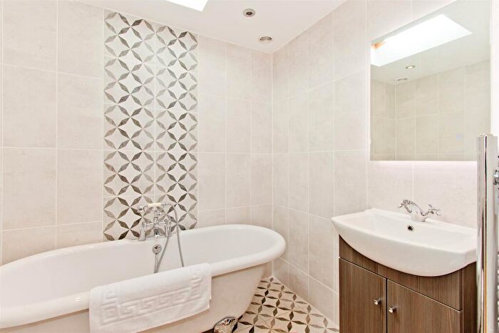 2 Bedroom Detached Bungalow For Sale In Warren Wood, BN24