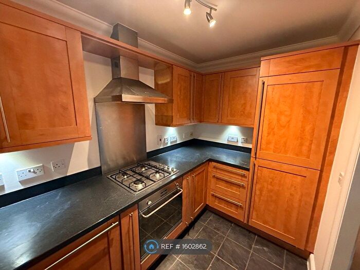 2 Bedroom Flat To Rent In Albion Road, Sutton, SM2