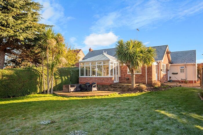 4 Bedroom Detached Bungalow For Sale In North Street, Owston Ferry, Doncaster, DN9