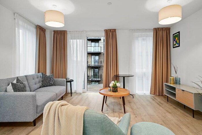 2 Bedroom Apartment To Rent In Potters, M5