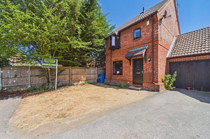 3 Bedroom Link Detached House To Rent In Simkins Close, Winkfield Row, Bracknell, Berkshire, RG42