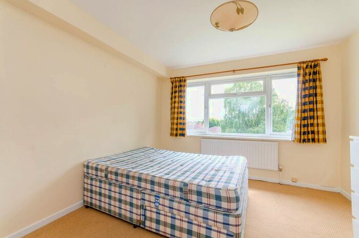 2 Bedroom Flat To Rent In Ditton Road, Surbiton, KT6
