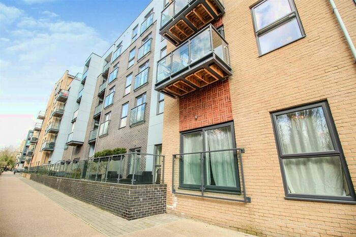 2 Bedroom Apartment To Rent In Longman House, The Embankment, Nash Mills Wharf, HP3
