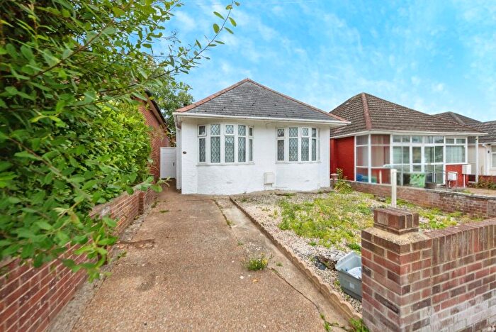 2 Bedroom Bungalow For Sale In Maldon Road, Southampton, Hampshire, SO19