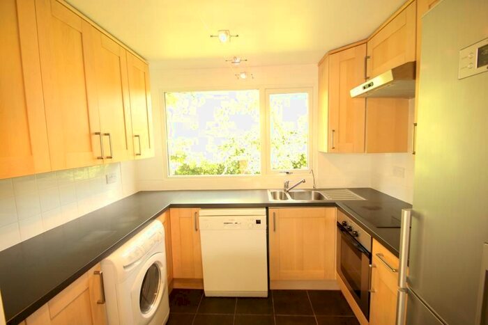 2 Bedroom Flat To Rent In Lordswood Square, Lordswood Road, Birmingham, B17