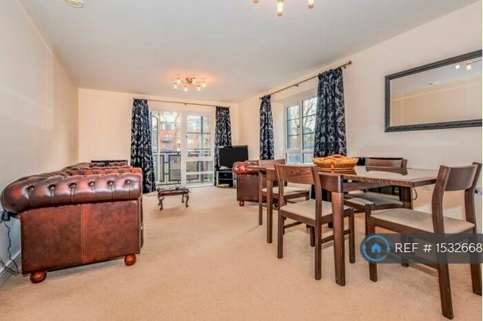 2 Bedroom Flat To Rent In Kestrel Road, Farnborough, GU14