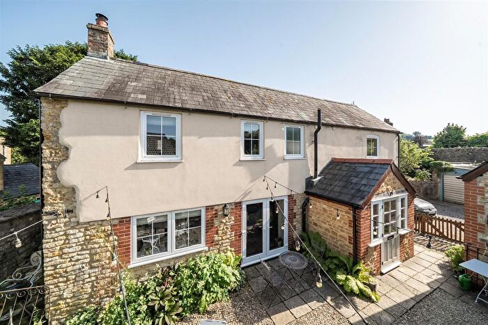 3 Bedroom Link Detached House For Sale In Hogshill Street, Beaminster, Dorset, DT8