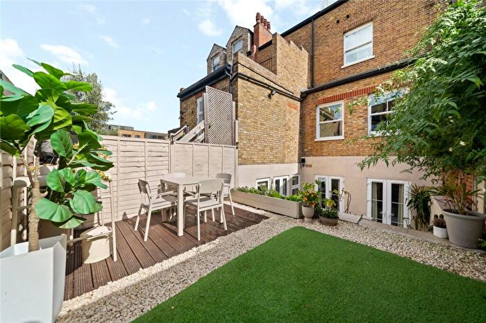 2 Bedroom Apartment For Sale In Knights Hill, West Norwood, London, SE27