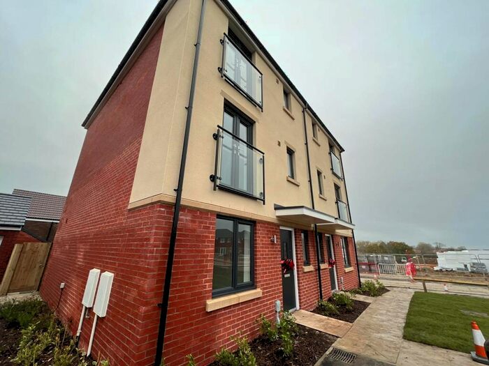 4 Bedroom Semi-Detached House To Rent In Badbury Park, SN3