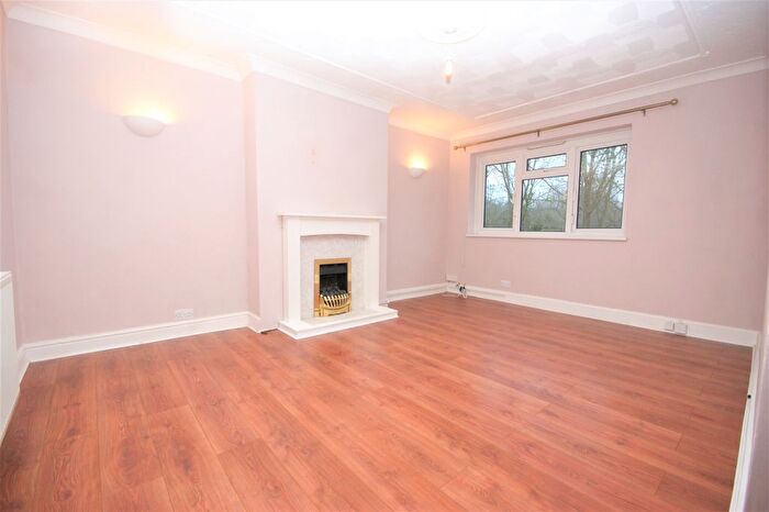 2 Bedroom Flat To Rent In Fore Street, Pinner, Middlesex, HA5