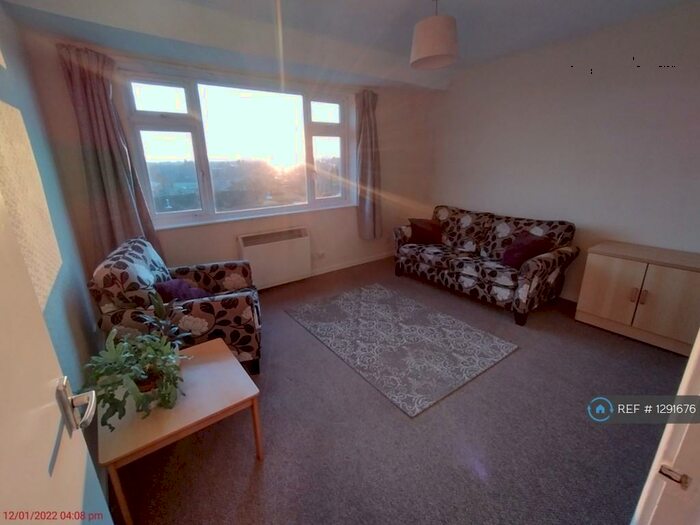 2 Bedroom Flat To Rent In Oakley House, Bromsgrove, B60