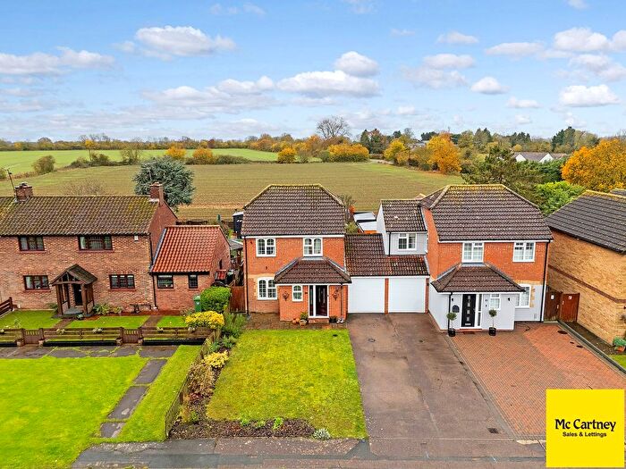 3 Bedroom Link Detached House For Sale In The Gossetts, Margaret Roding, Dunmow, CM6
