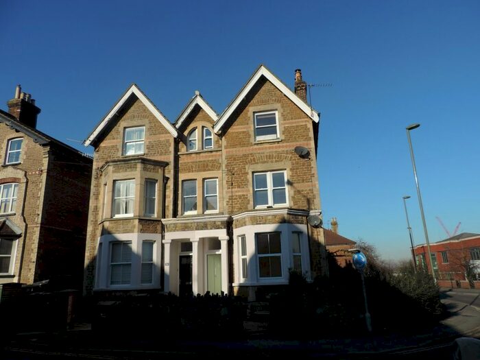 2 Bedroom Flat To Rent In Farnham Rd, Town Centre, Guildford, GU2