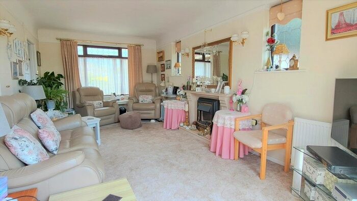 2 Bedroom Bungalow For Sale In Osborne Road, New Milton, BH25