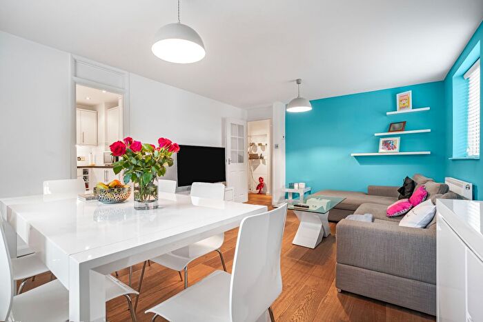 2 Bedroom Flat For Sale In Mill Hill, Mill Hill, NW7