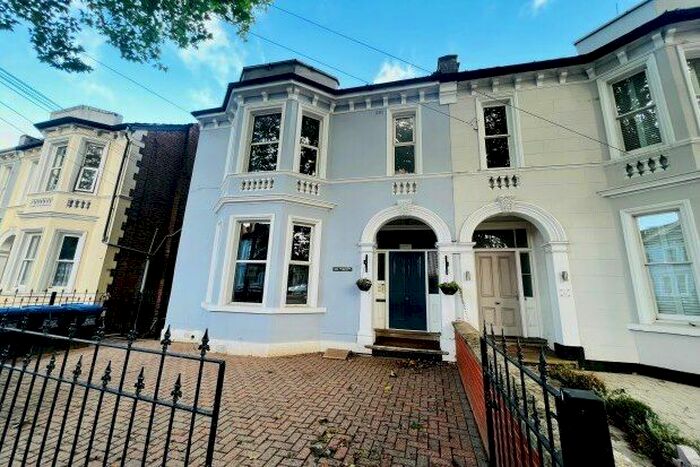 2 Bedroom Flat To Rent In Avenue Road, Leamington Spa, CV31