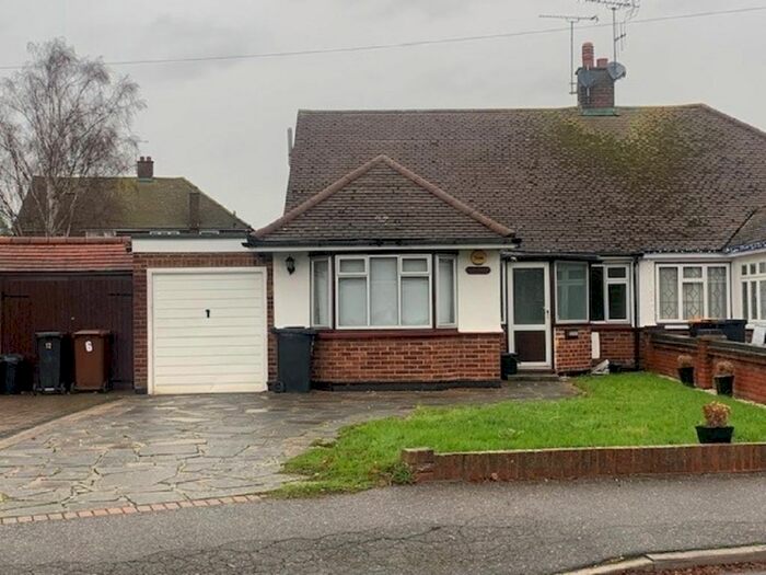 4 Bedroom Semi-Detached Bungalow To Rent In Dunmow Gardens, West Horndon, Brentwood CM13