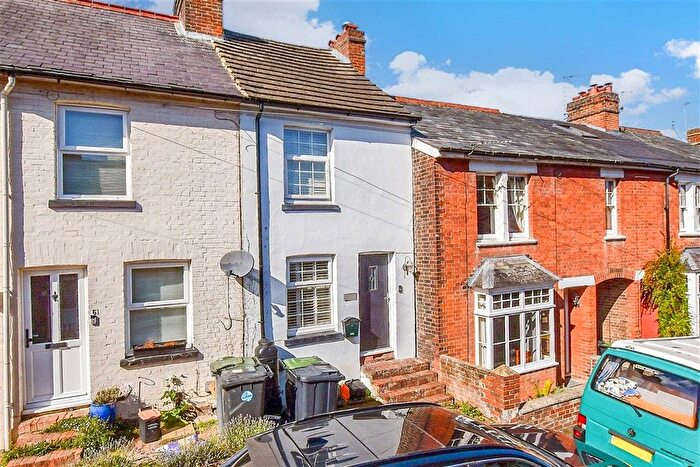 2 Bedroom End Terrace House For Sale In Woodside Road, Tonbridge, Kent, TN9