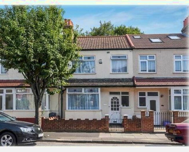 3 Bedroom Terraced House To Rent In Seely Road, Tooting, London, SW17