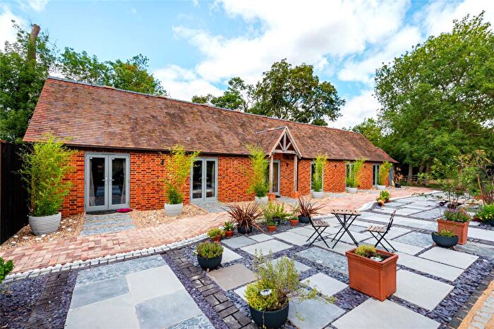 2 Bedroom Barn Conversion For Sale In Crafton, Leighton Buzzard, Buckinghamshire, LU7