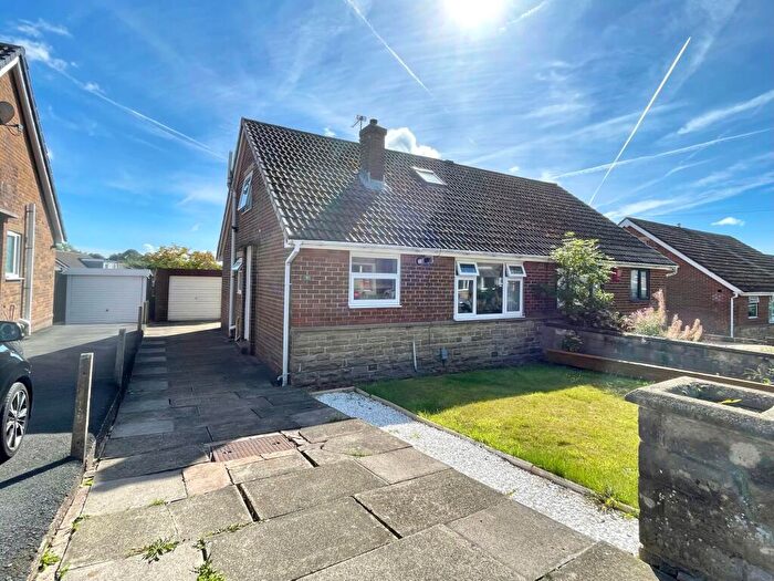 3 Bedroom Semi-Detached Bungalow For Sale In Hayfield Avenue, Huddersfield, HD3
