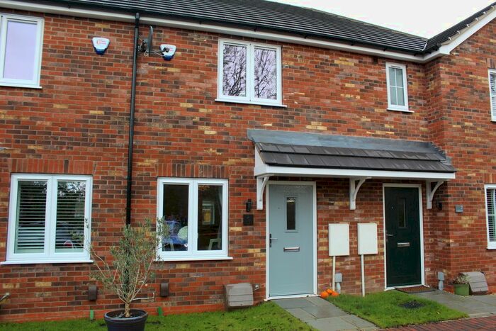 2 Bedroom Town House To Rent In Fritillary Drive, Healing, DN41