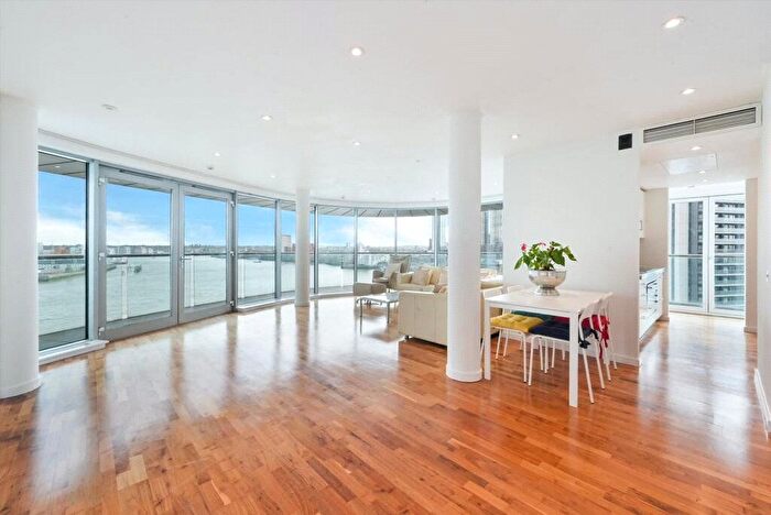 2 Bedroom Flat To Rent In Fairmont Avenue, London, E14