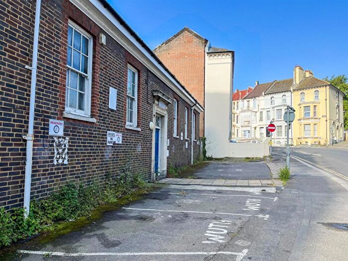 2 Bedroom Flat To Rent In Cornwallis Terrace, Hastings, TN34