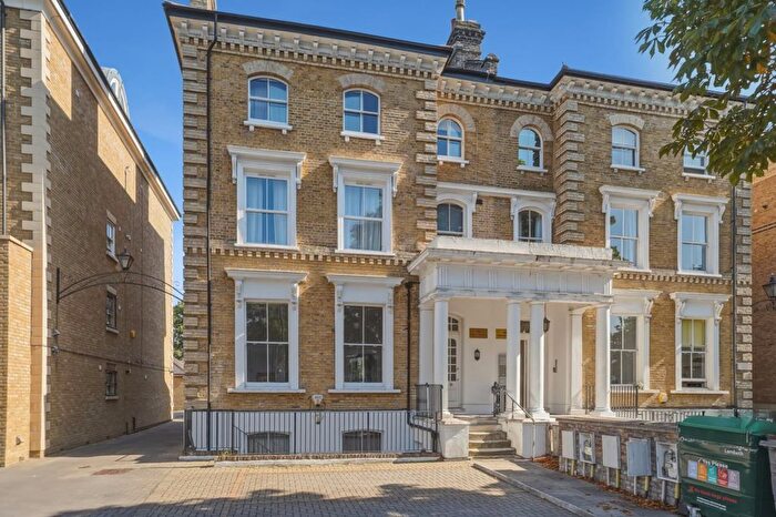 2 Bedroom Flat For Sale In Thurlow Park Road, Dulwich, London, SE21