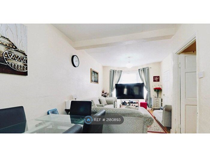 2 Bedroom Terraced House To Rent In Wingate Road, Ilford, IG1