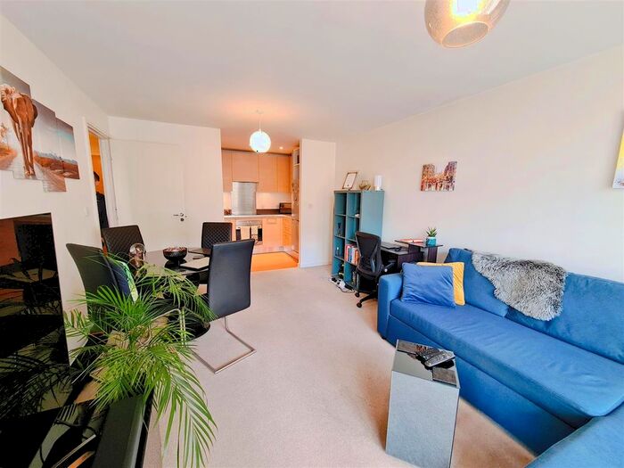 1 Bedroom Flat To Rent In London Road, Isleworth, TW7