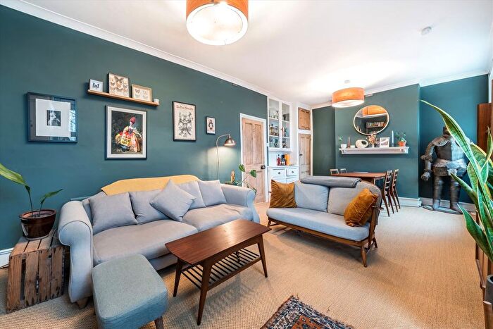 2 Bedroom Flat For Sale In Montem Road, London, SE23