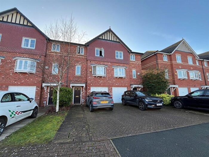 4 Bedroom House To Rent In Alveston Drive, Wilmslow, SK9