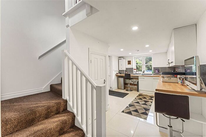 1 Bedroom Flat To Rent In Seven Hills Road, Cobham, Surrey, KT11