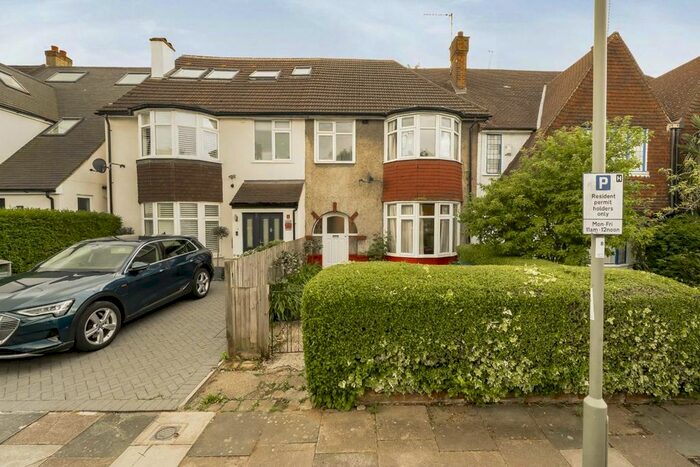 3 Bedroom Semi-Detached House To Rent In Llanvanor Road, London, NW2