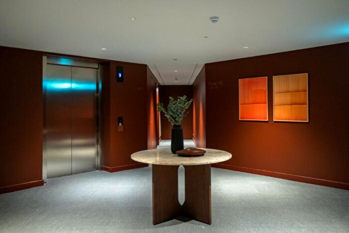 3 Bedroom Apartment To Rent In The Octagon - Great Charles Street Queensway, Birmingham, B3