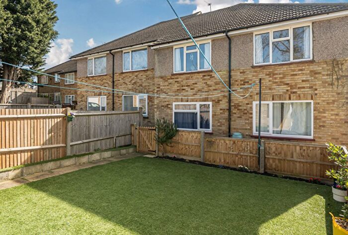 2 Bedroom Flat For Sale In Addison Close, Caterham, Surrey, CR3